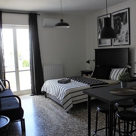 Wanderlust B And B Lecce Buitenkant foto