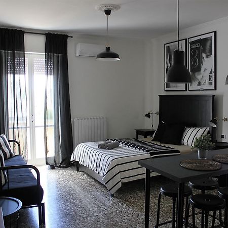 Wanderlust B And B Lecce Buitenkant foto